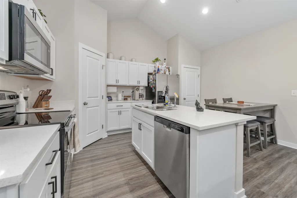 12019 W Shadow Lakes Wichita KS 67205