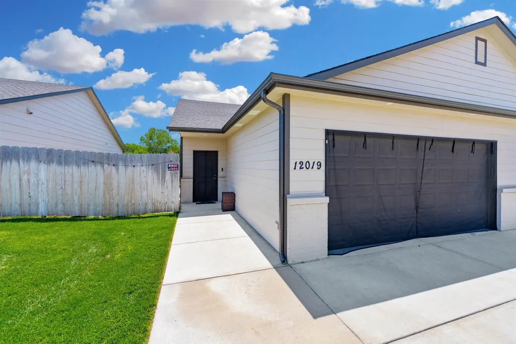 12019 W Shadow Lakes Wichita KS 67205