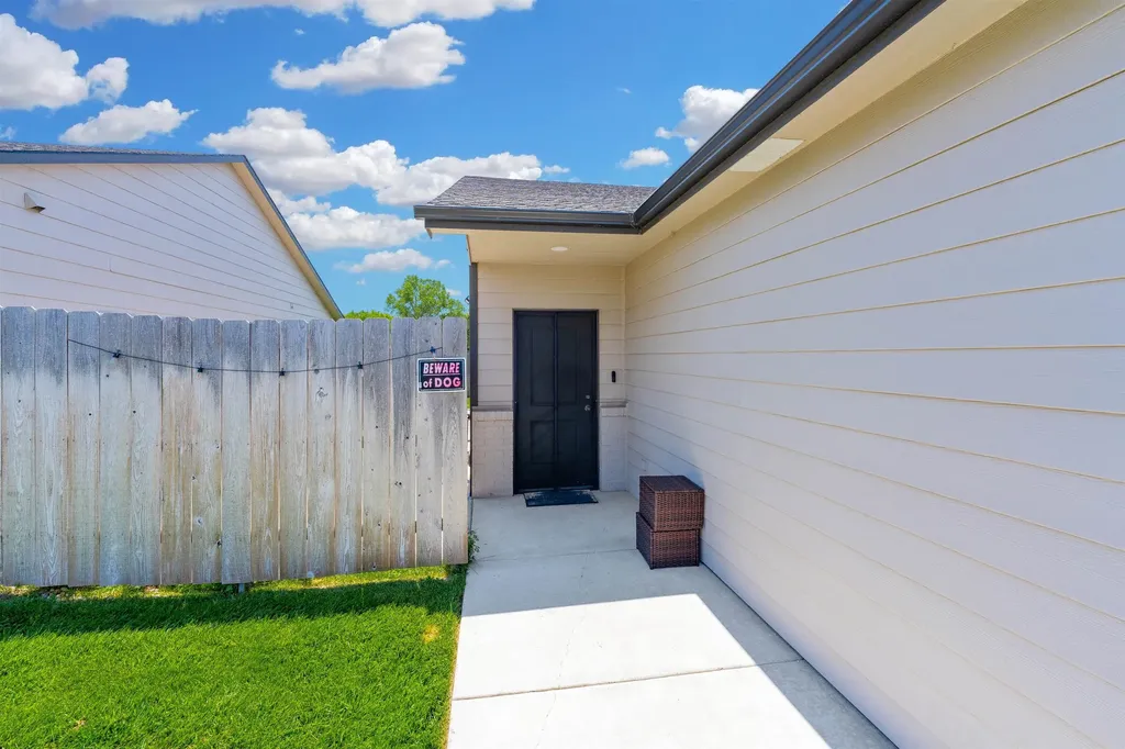 12019 W Shadow Lakes Wichita KS 67205
