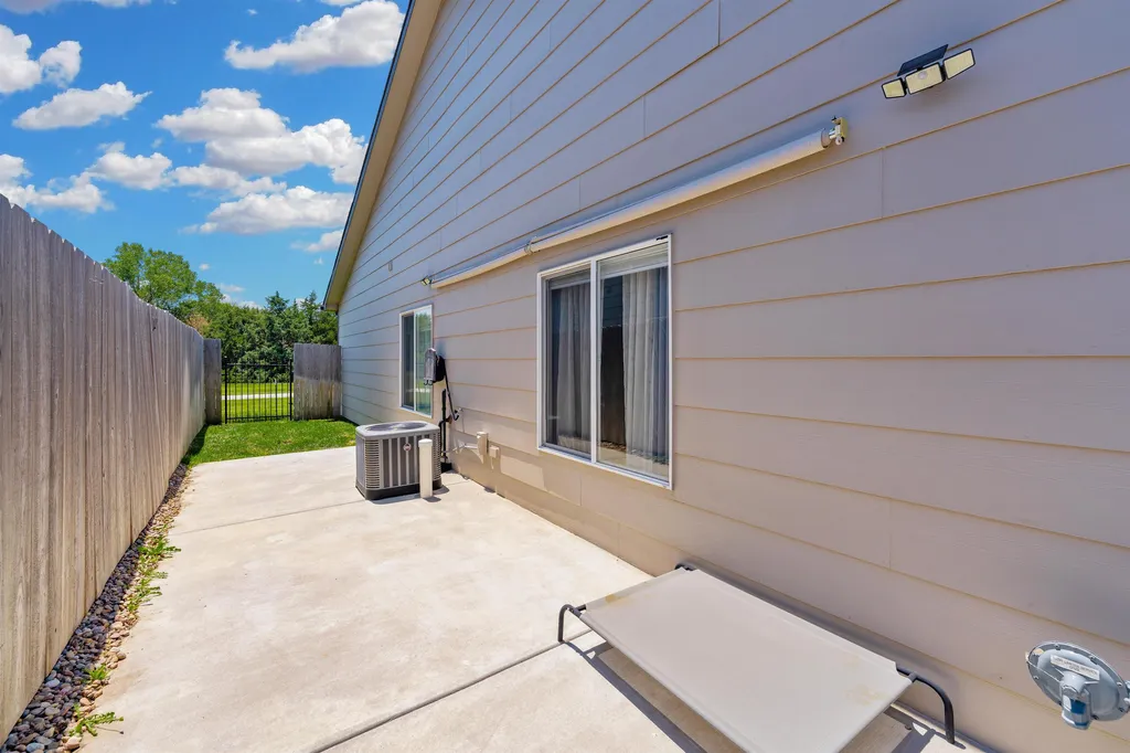 12019 W Shadow Lakes Wichita KS 67205