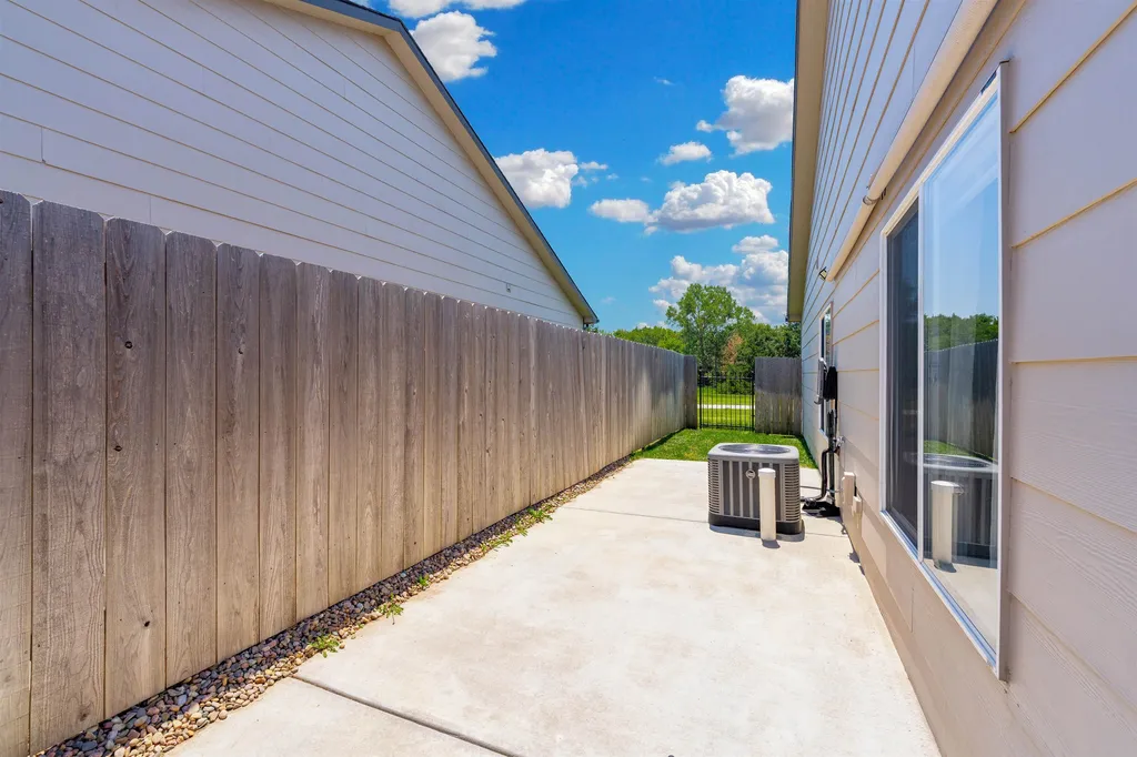 12019 W Shadow Lakes Wichita KS 67205