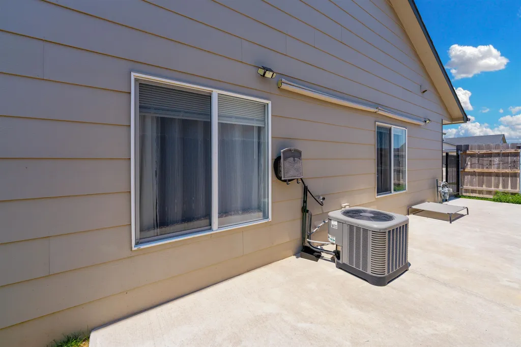 12019 W Shadow Lakes Wichita KS 67205