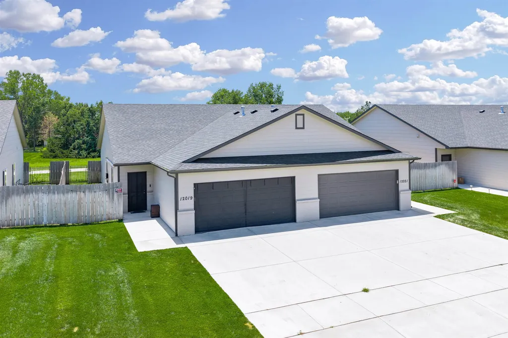 12019 W Shadow Lakes Wichita KS 67205
