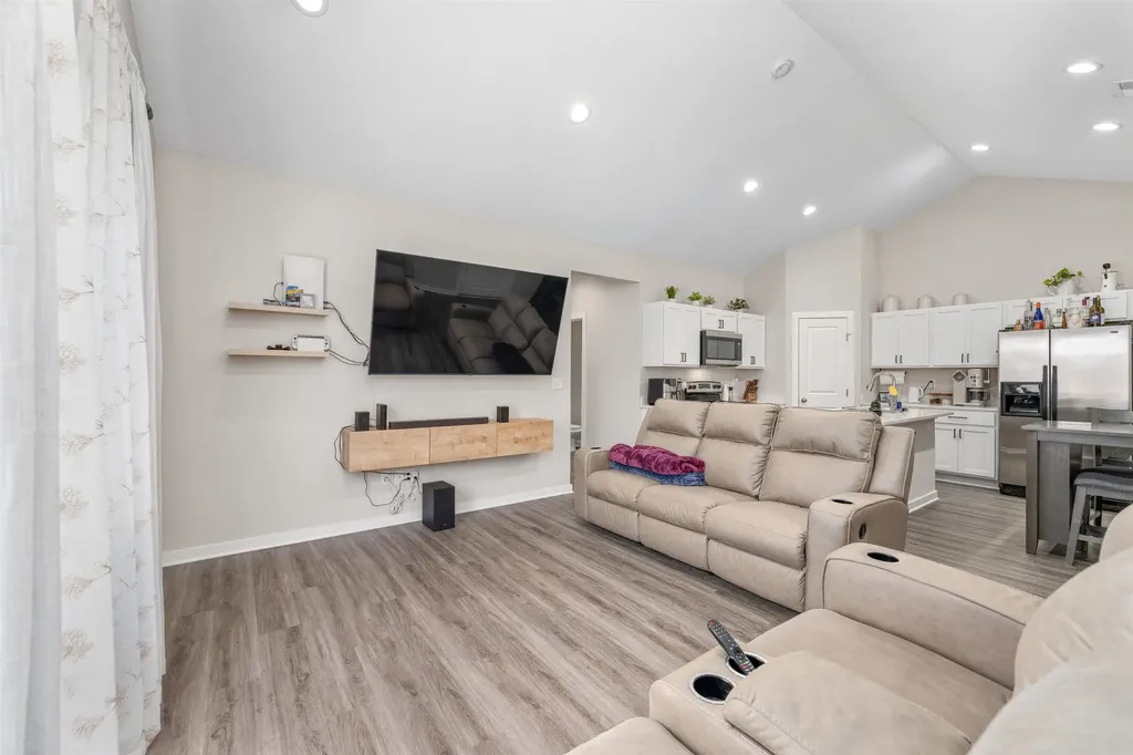 12019 W Shadow Lakes Wichita KS 67205