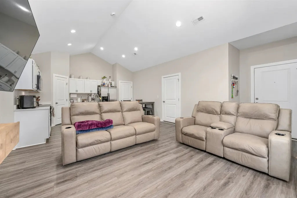 12019 W Shadow Lakes Wichita KS 67205