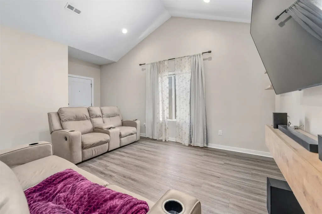 12019 W Shadow Lakes Wichita KS 67205