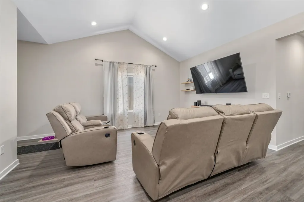 12019 W Shadow Lakes Wichita KS 67205