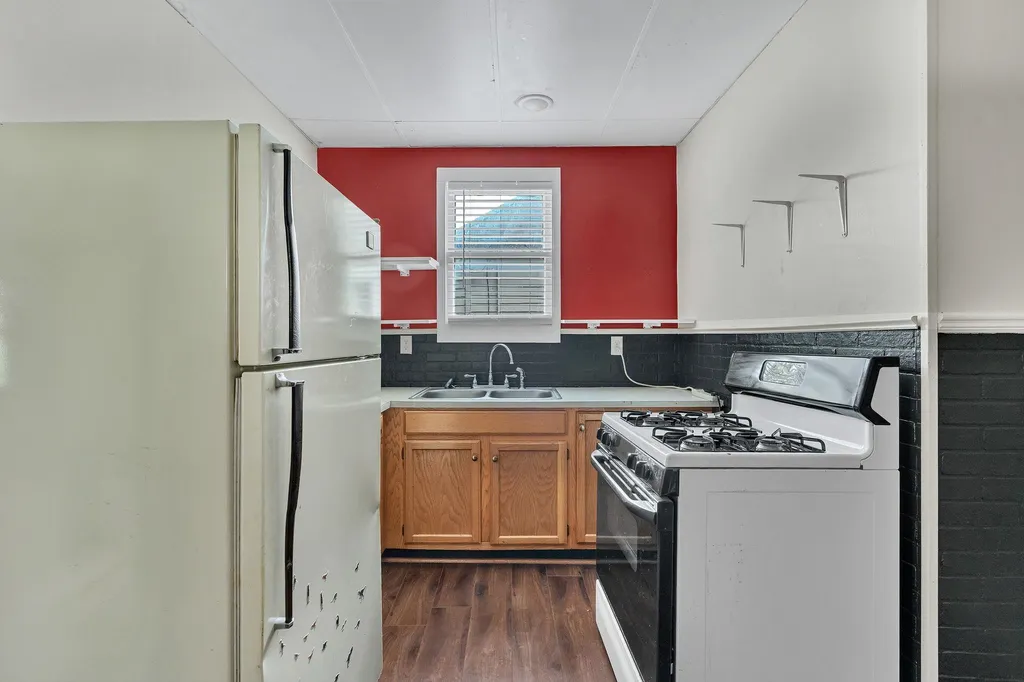 417 W 11th Avenue Winfield KS 67156-3513