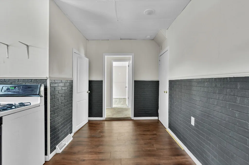 417 W 11th Avenue Winfield KS 67156-3513