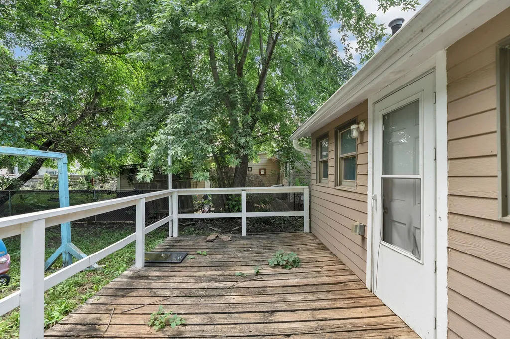 417 W 11th Avenue Winfield KS 67156-3513
