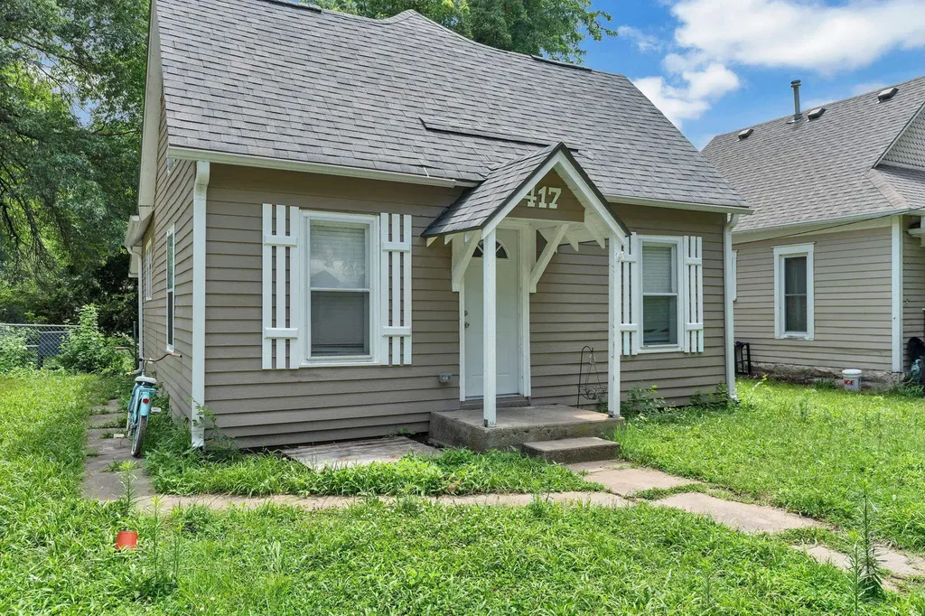 417 W 11th Avenue Winfield KS 67156-3513