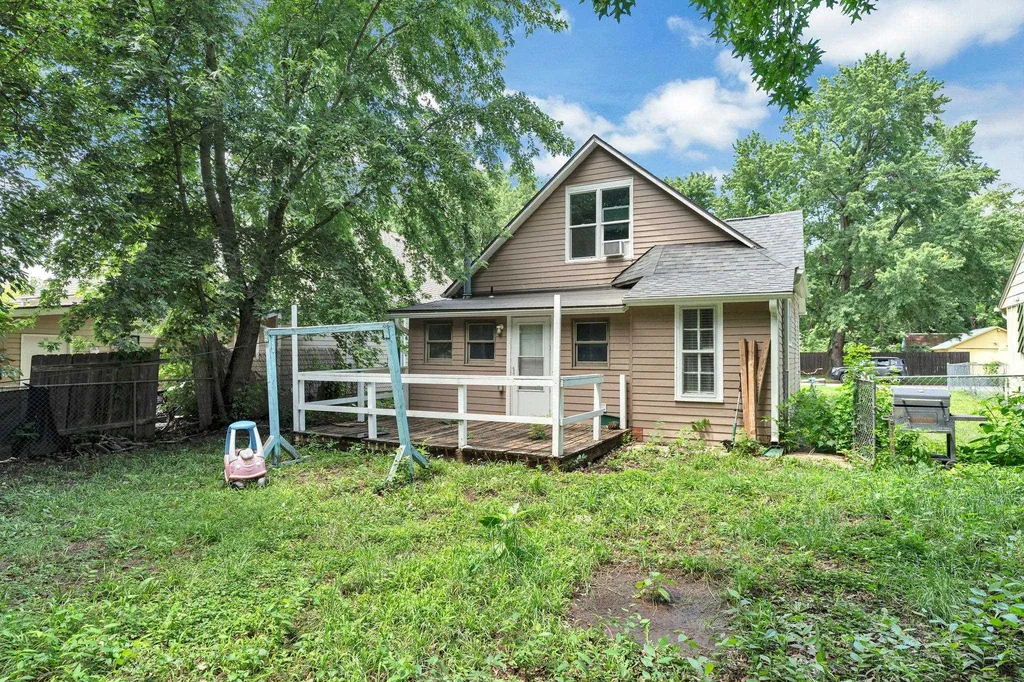 417 W 11th Avenue Winfield KS 67156-3513