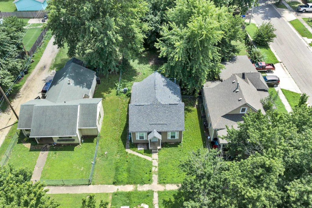 417 W 11th Avenue Winfield KS 67156-3513
