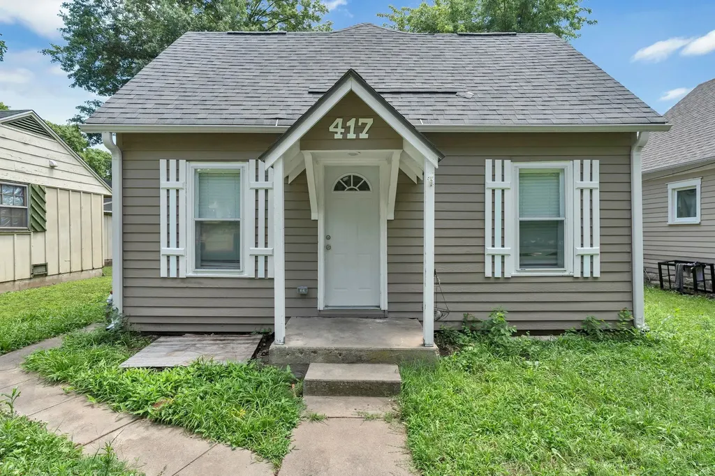 417 W 11th Avenue Winfield KS 67156-3513