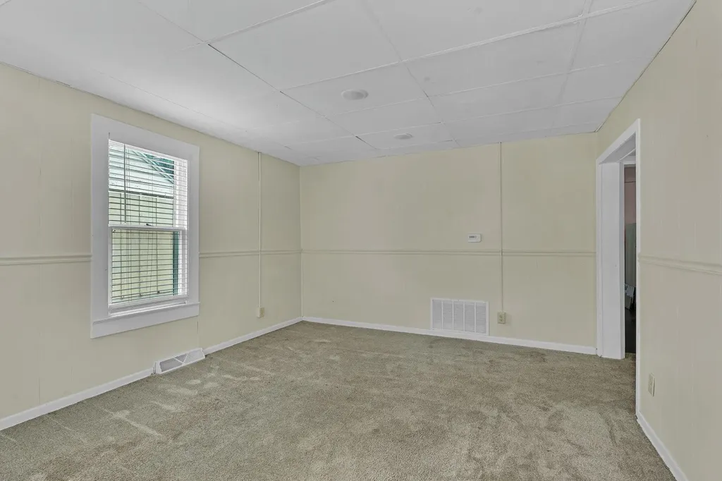 417 W 11th Avenue Winfield KS 67156-3513