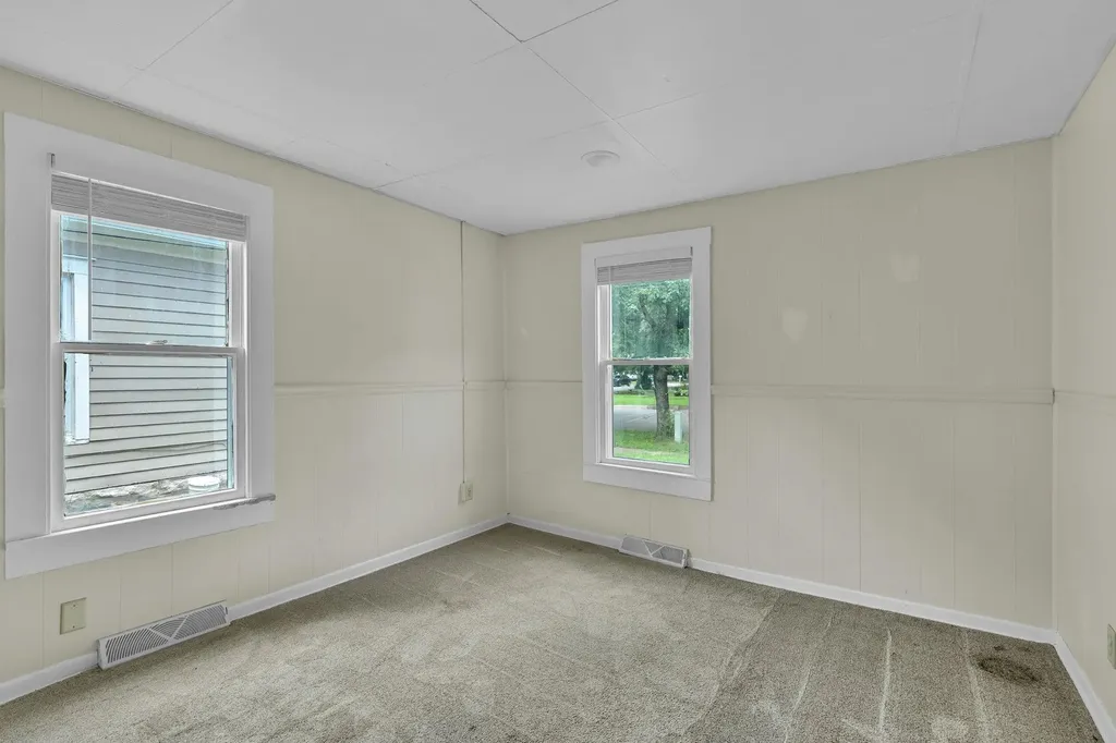 417 W 11th Avenue Winfield KS 67156-3513