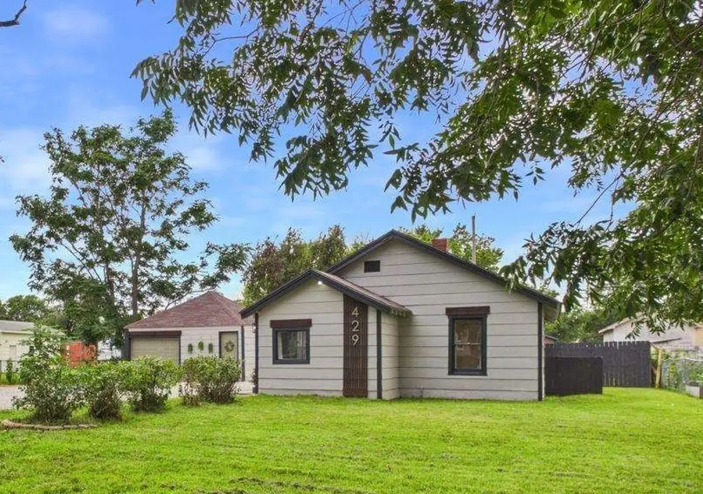 429 S Knight Street Wichita KS 67213