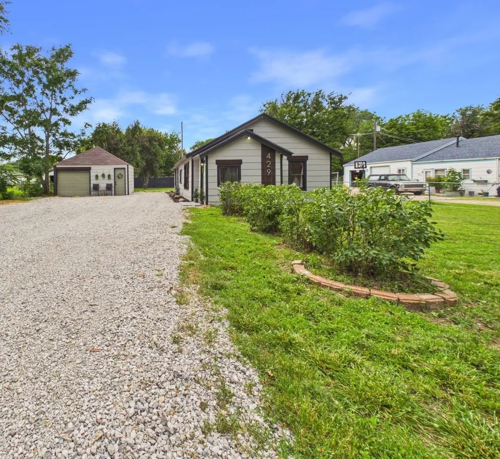 429 S Knight Street Wichita KS 67213