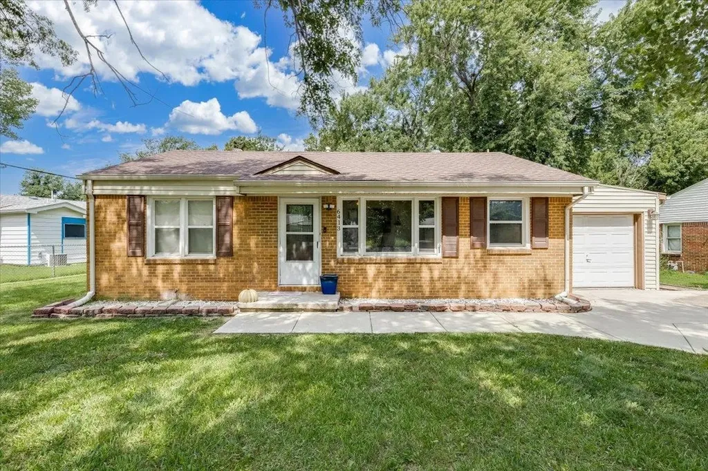 6413 N Longmont Park City KS 67219