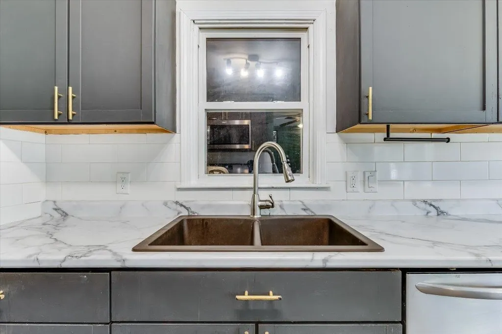 6413 N Longmont Park City KS 67219