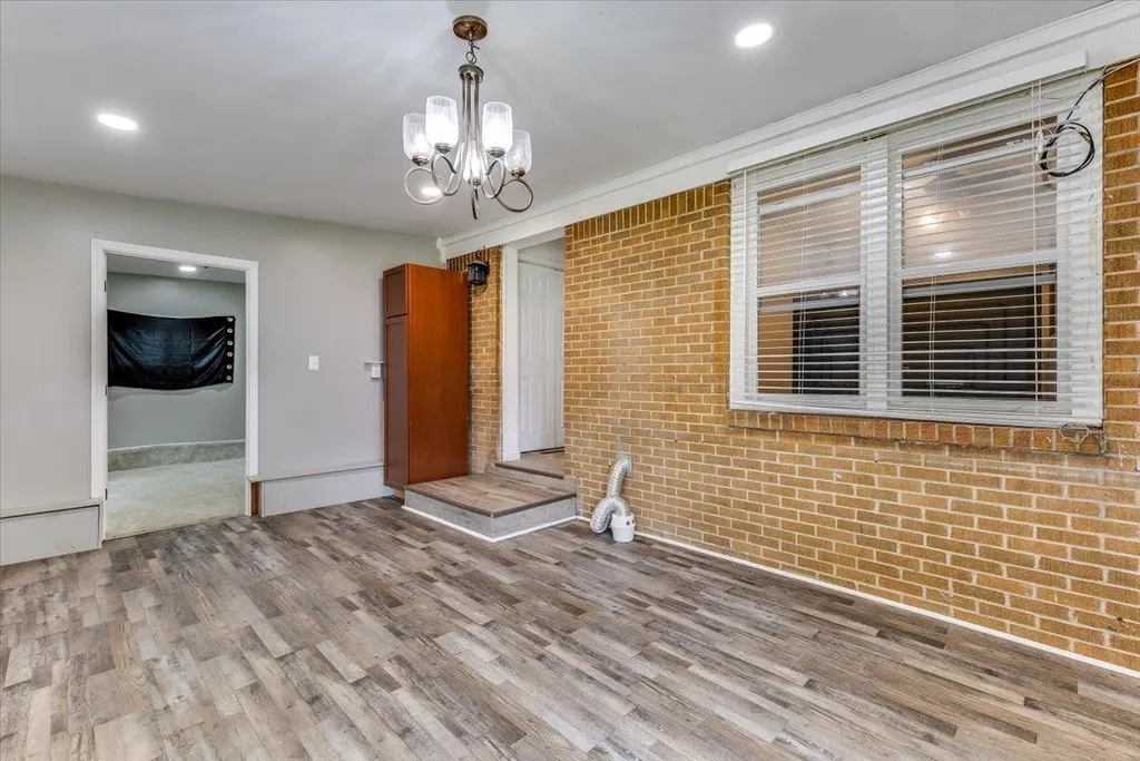 6413 N Longmont Park City KS 67219
