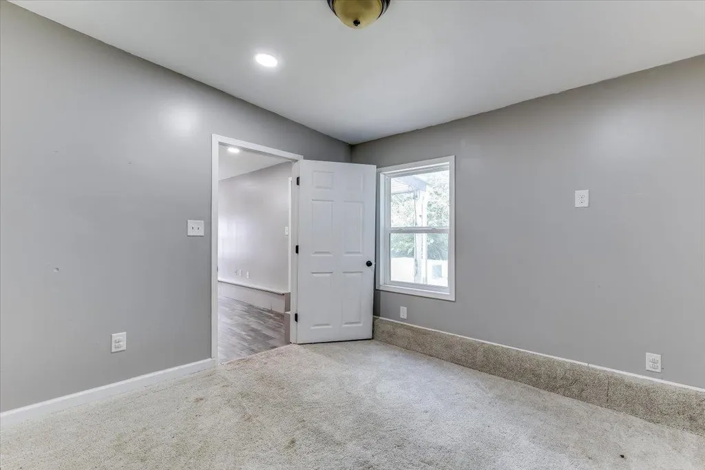 6413 N Longmont Park City KS 67219