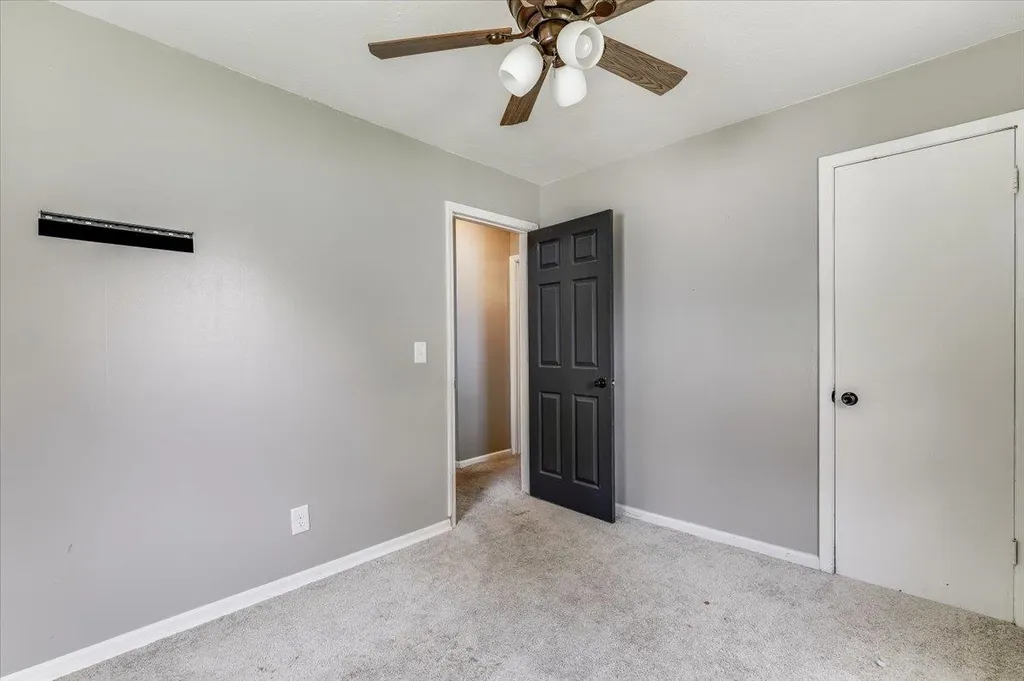 6413 N Longmont Park City KS 67219