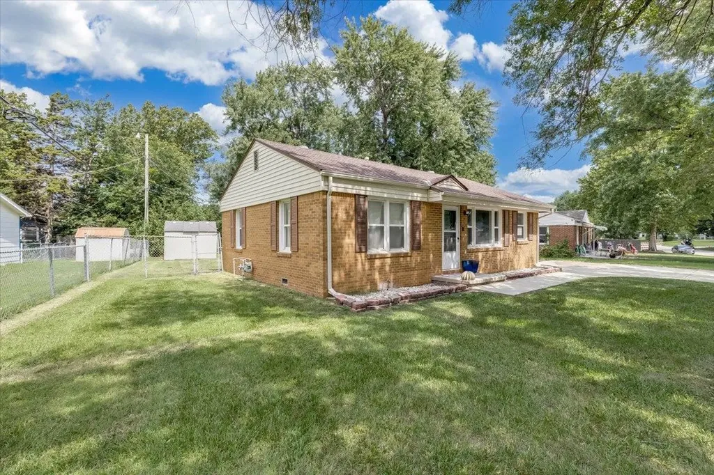 6413 N Longmont Park City KS 67219