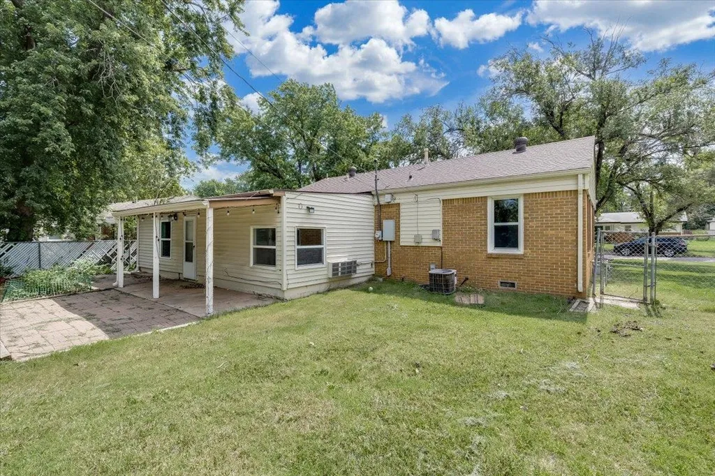 6413 N Longmont Park City KS 67219