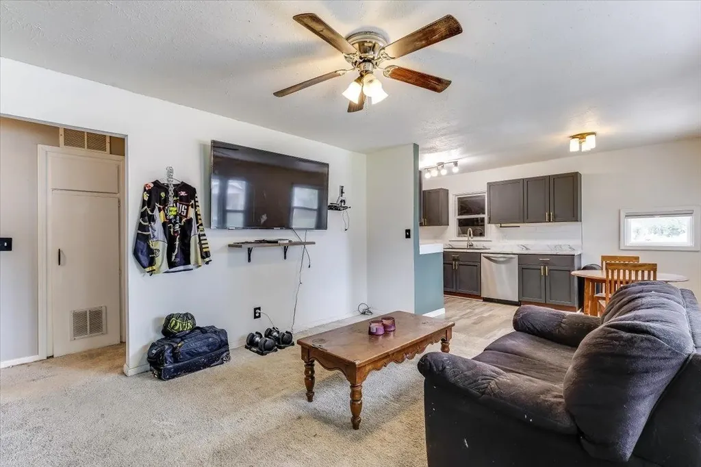 6413 N Longmont Park City KS 67219