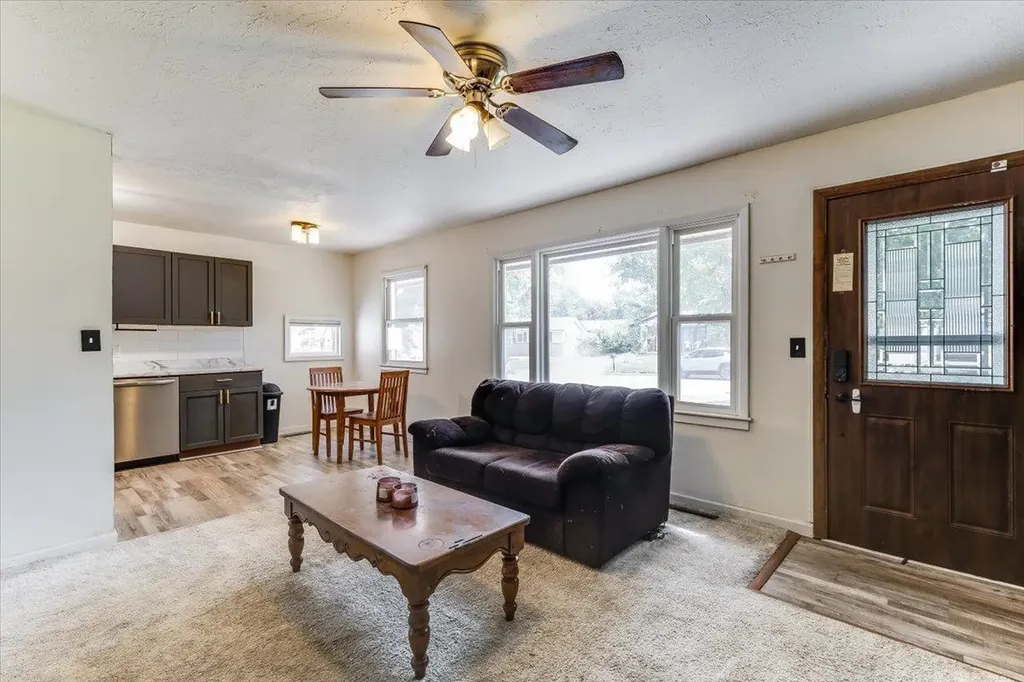 6413 N Longmont Park City KS 67219