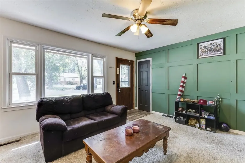 6413 N Longmont Park City KS 67219