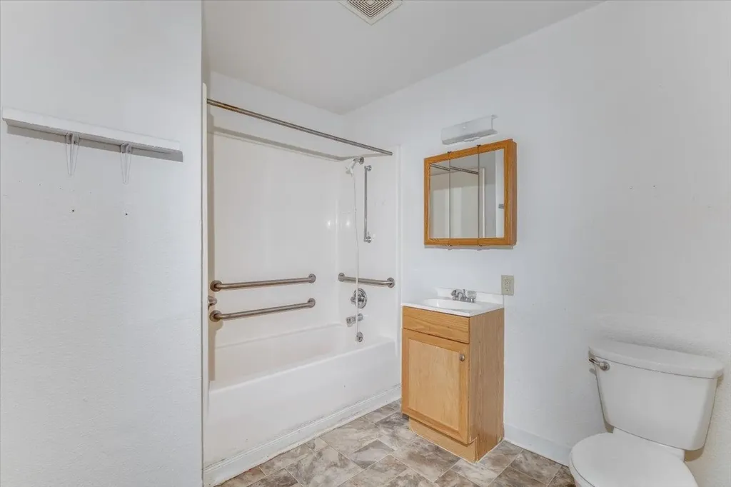 545 N Summitlawn Wichita KS 67212