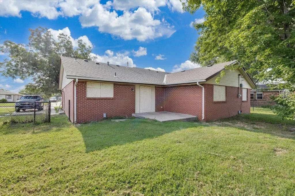 545 N Summitlawn Wichita KS 67212