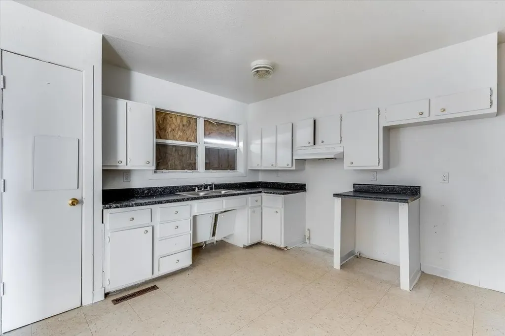 545 N Summitlawn Wichita KS 67212