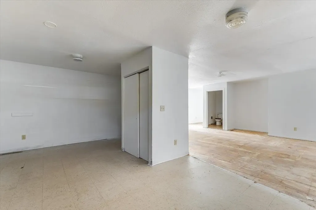 545 N Summitlawn Wichita KS 67212