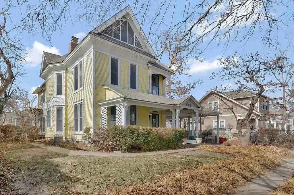 1121 N Bitting Avenue Wichita KS 67203-3524