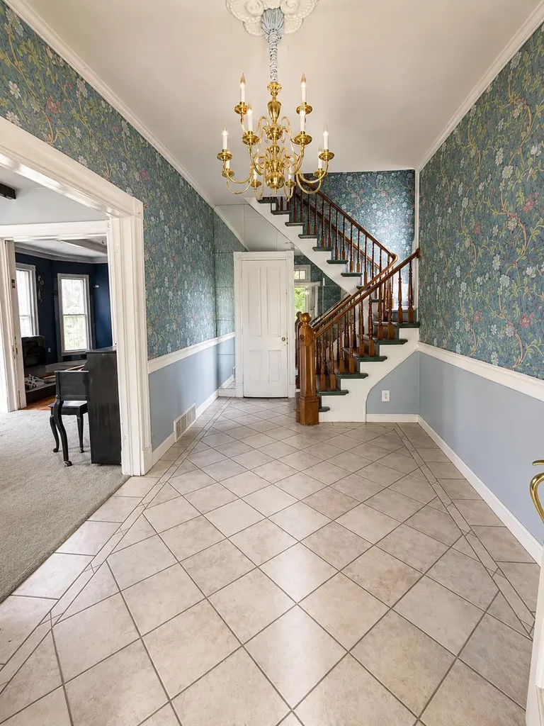 1121 N Bitting Avenue Wichita KS 67203-3524