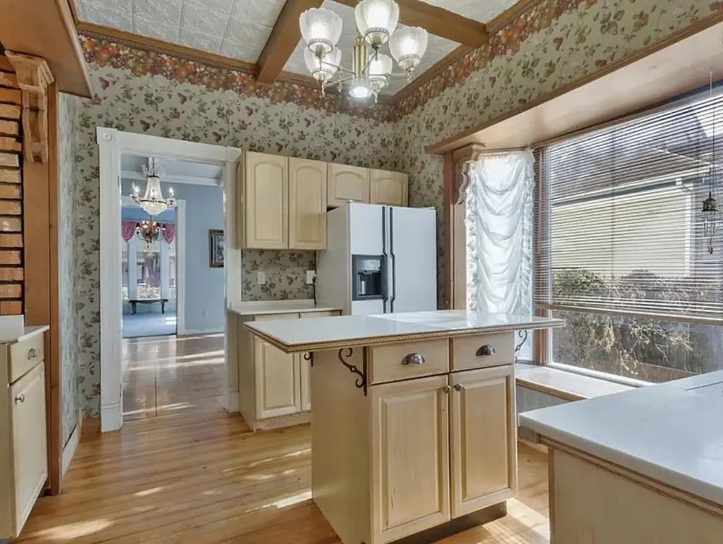 1121 N Bitting Avenue Wichita KS 67203-3524