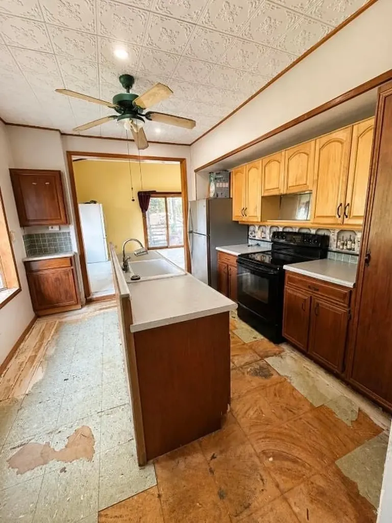 1121 N Bitting Avenue Wichita KS 67203-3524