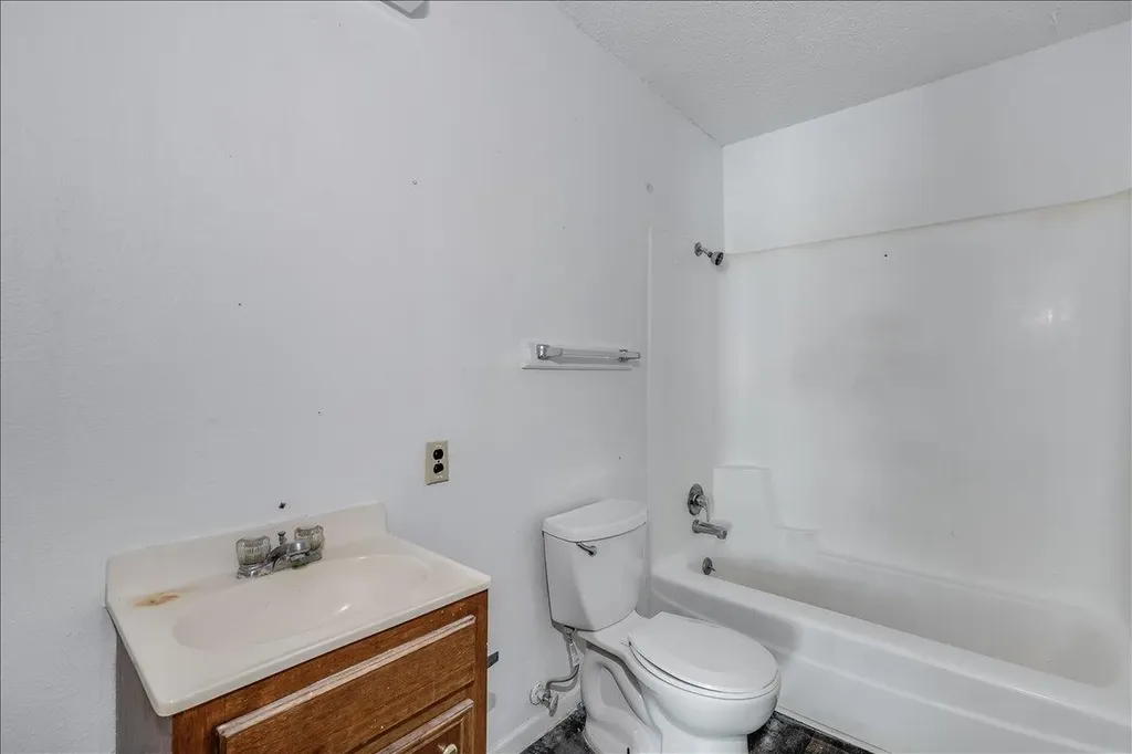 7015 W Newell Wichita KS 67212