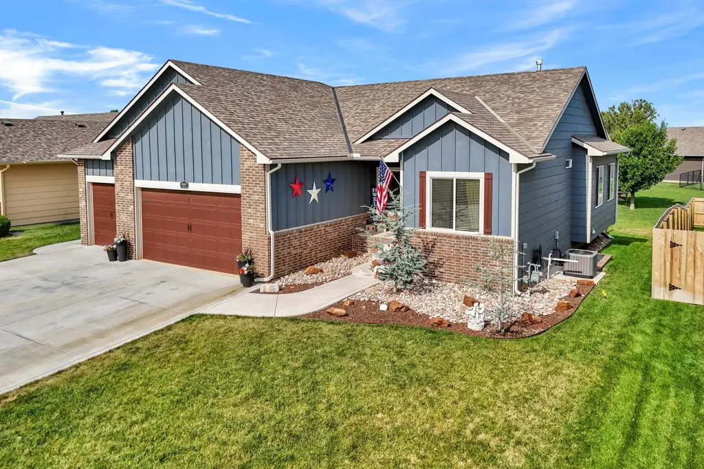 8857 N Hidden Lane Park City KS 67147