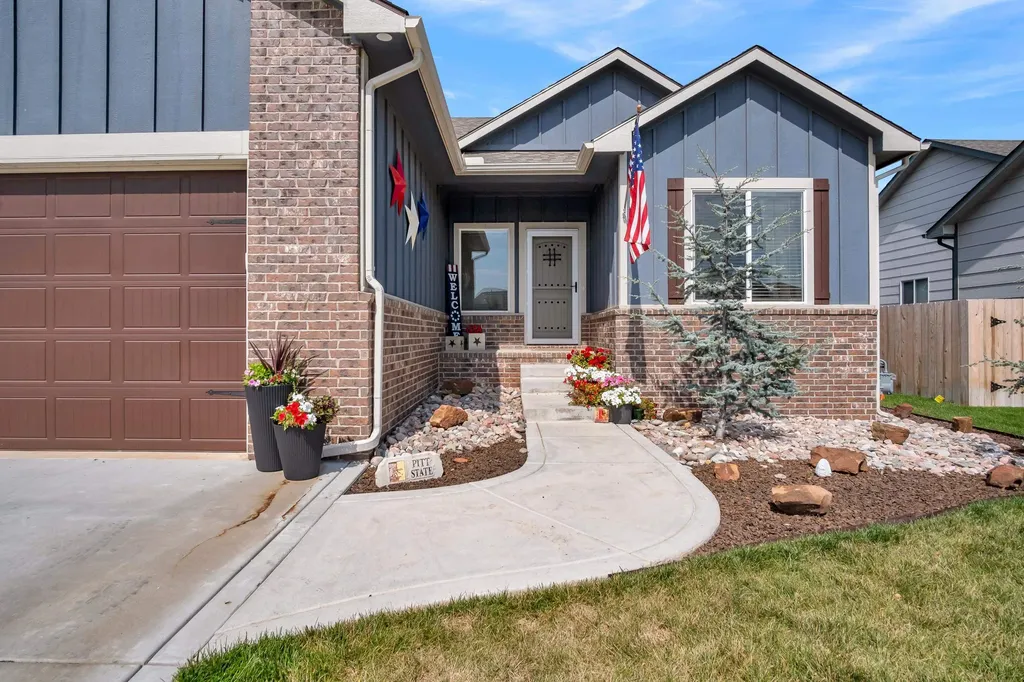 8857 N Hidden Lane Park City KS 67147