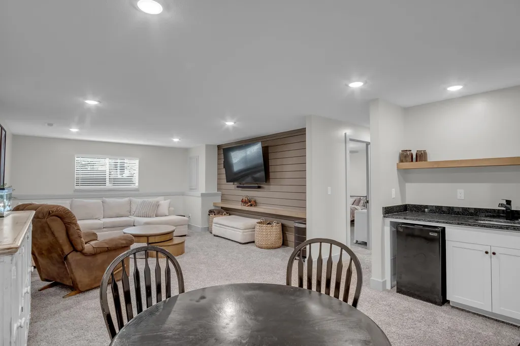 8857 N Hidden Lane Park City KS 67147