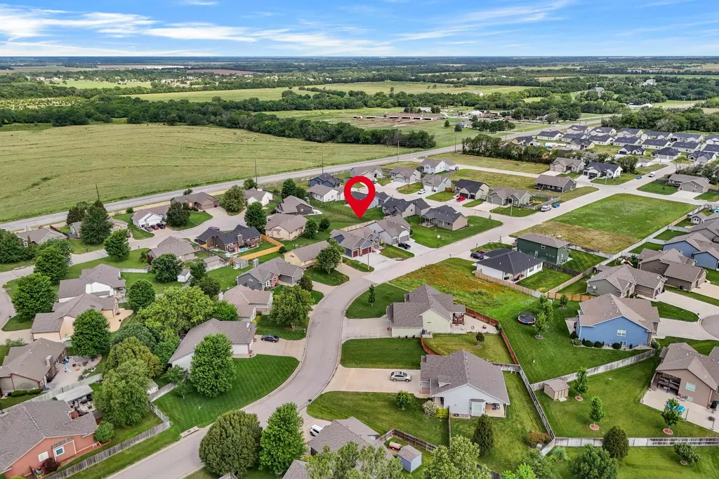 8857 N Hidden Lane Park City KS 67147