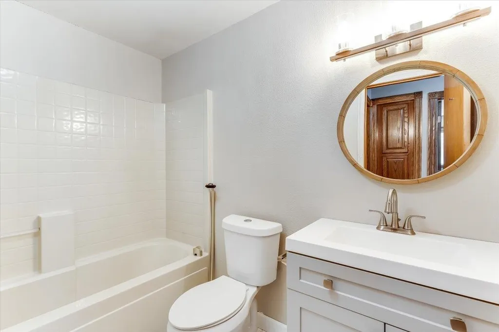 148 N Forestview Wichita KS 67235