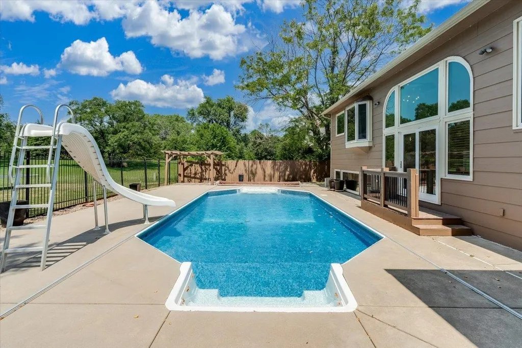 148 N Forestview Wichita KS 67235
