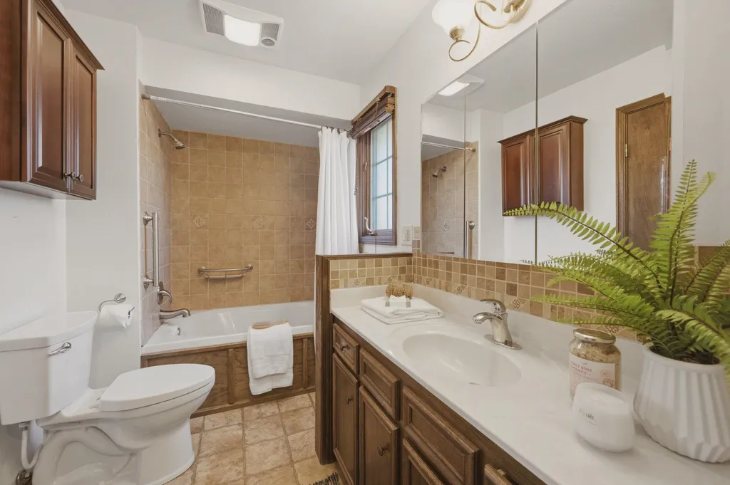 8329 E Huntington Street Wichita KS 67206