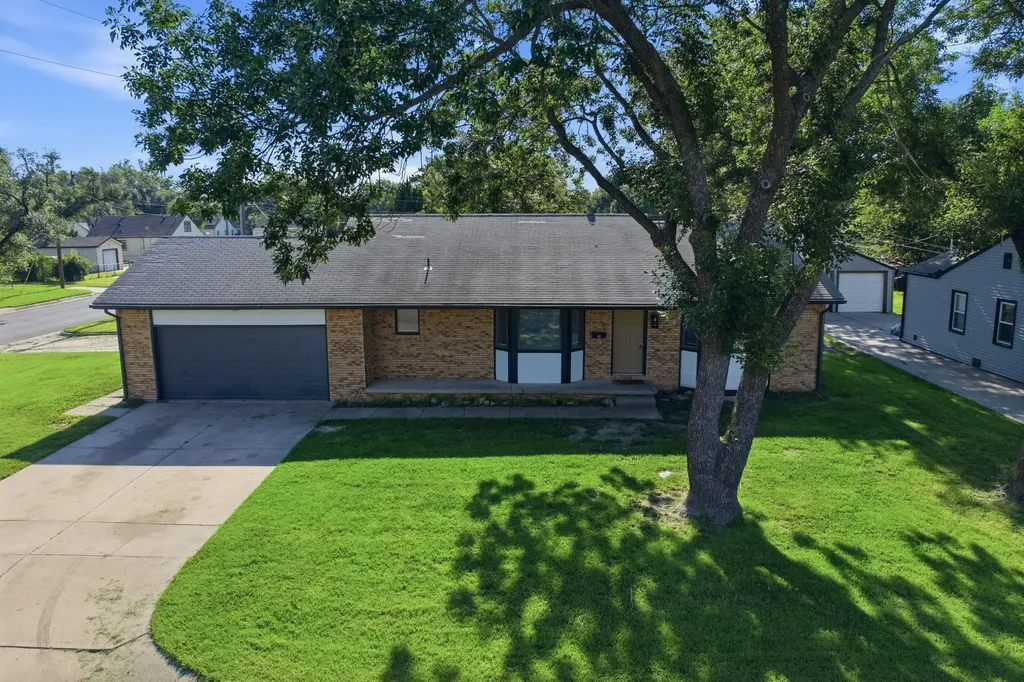 2010 S Glenn Wichita KS 67213