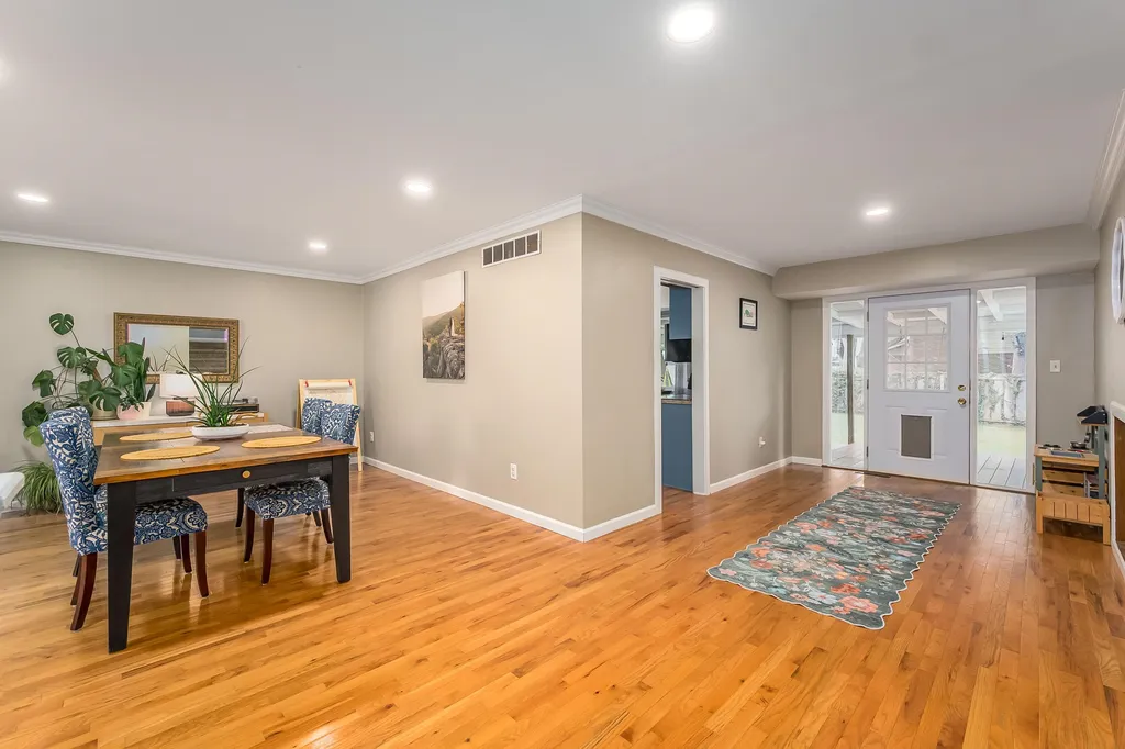 621 N Willow Drive Derby KS 67037-1949